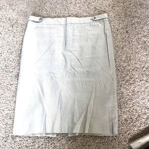 Light gray lined pencil skirt.